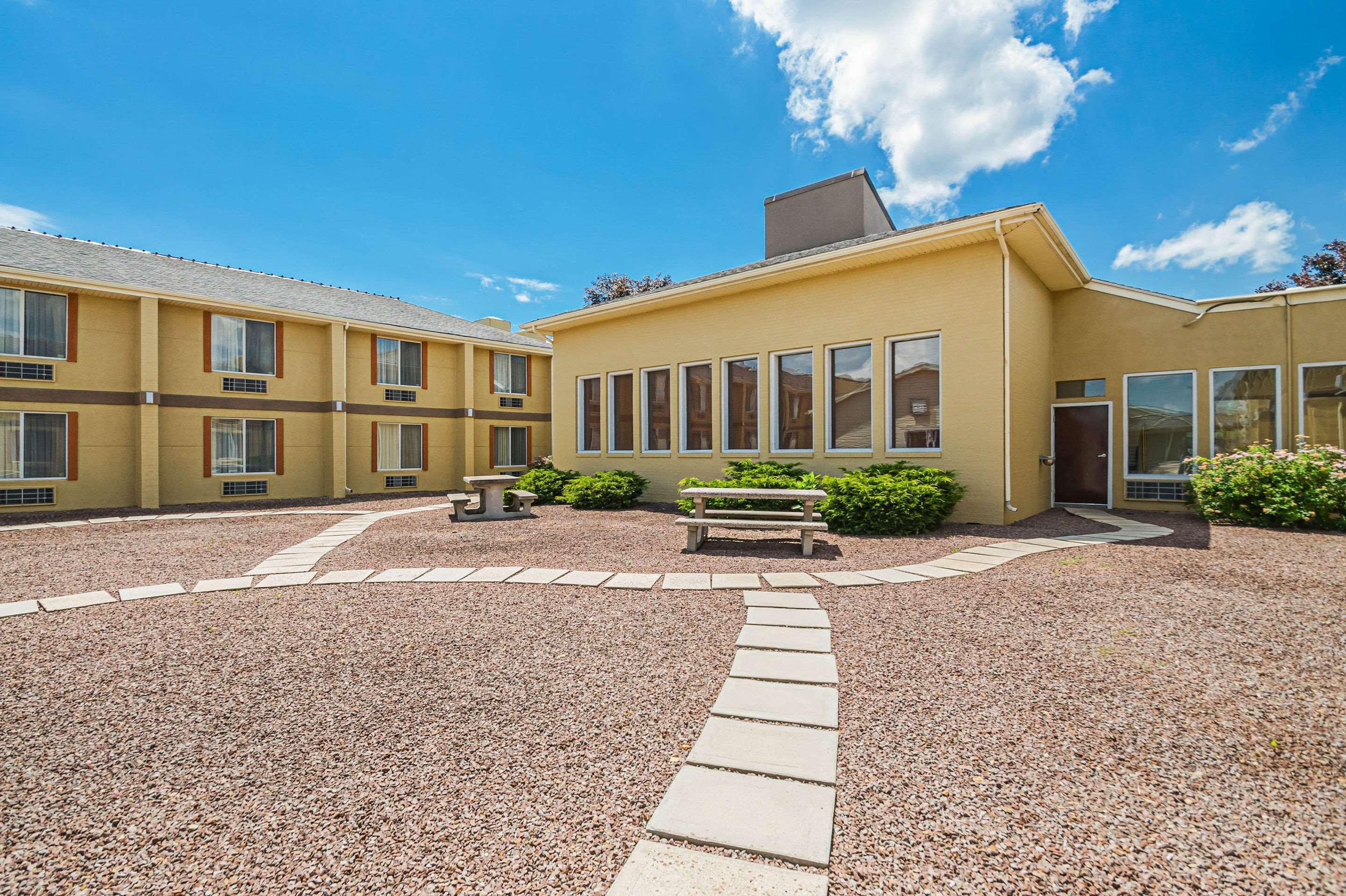 Quality Inn & Suites Frostburg-Cumberland Экстерьер фото